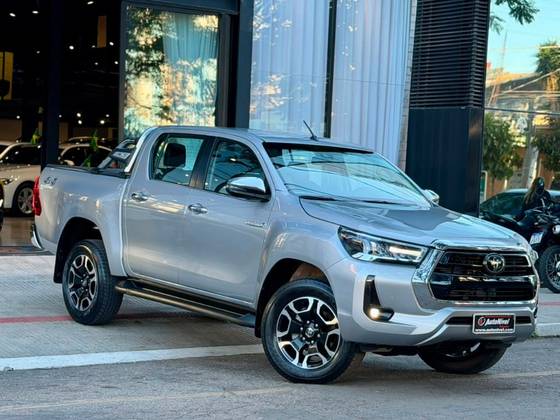 TOYOTA HILUX 2.8 D-4D TURBO DIESEL CD SRX PLUS 4X4 AUTOMÁTICO